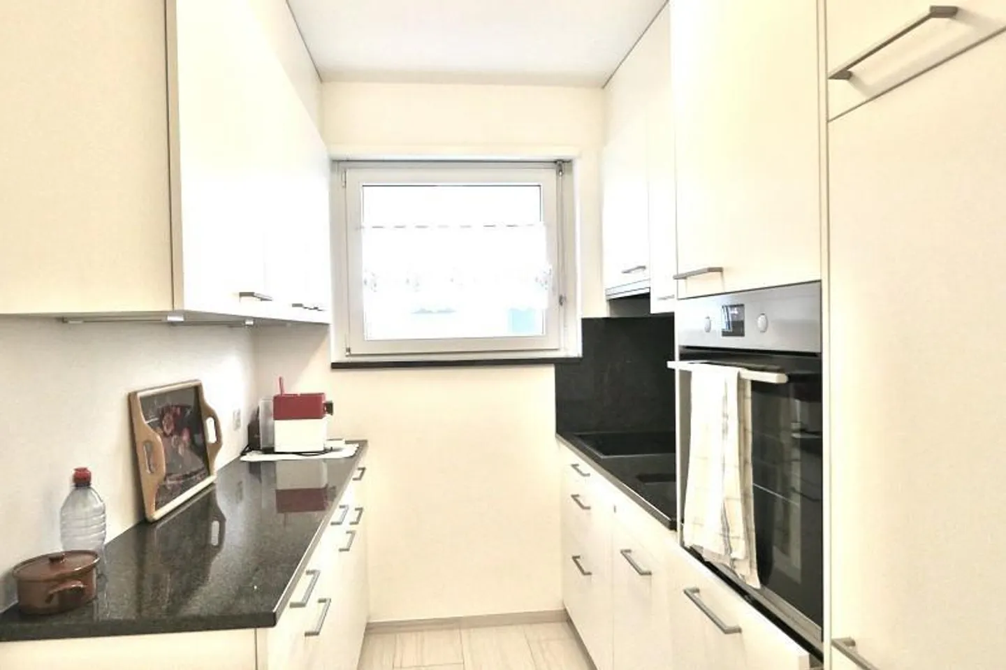 Appartamento 4 1/2 locali al 1° piano con piscina coperta in una posizione tranquilla e centrale - Foto 4 di 25