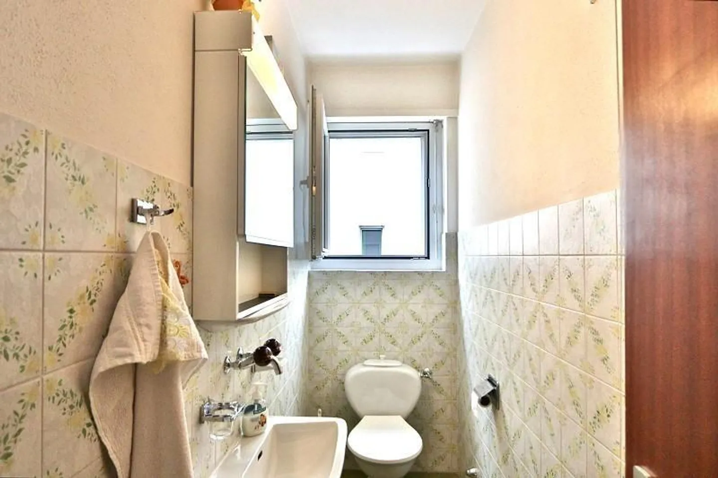 Appartamento 4 1/2 locali al 1° piano con piscina coperta in una posizione tranquilla e centrale - Foto 11 di 25