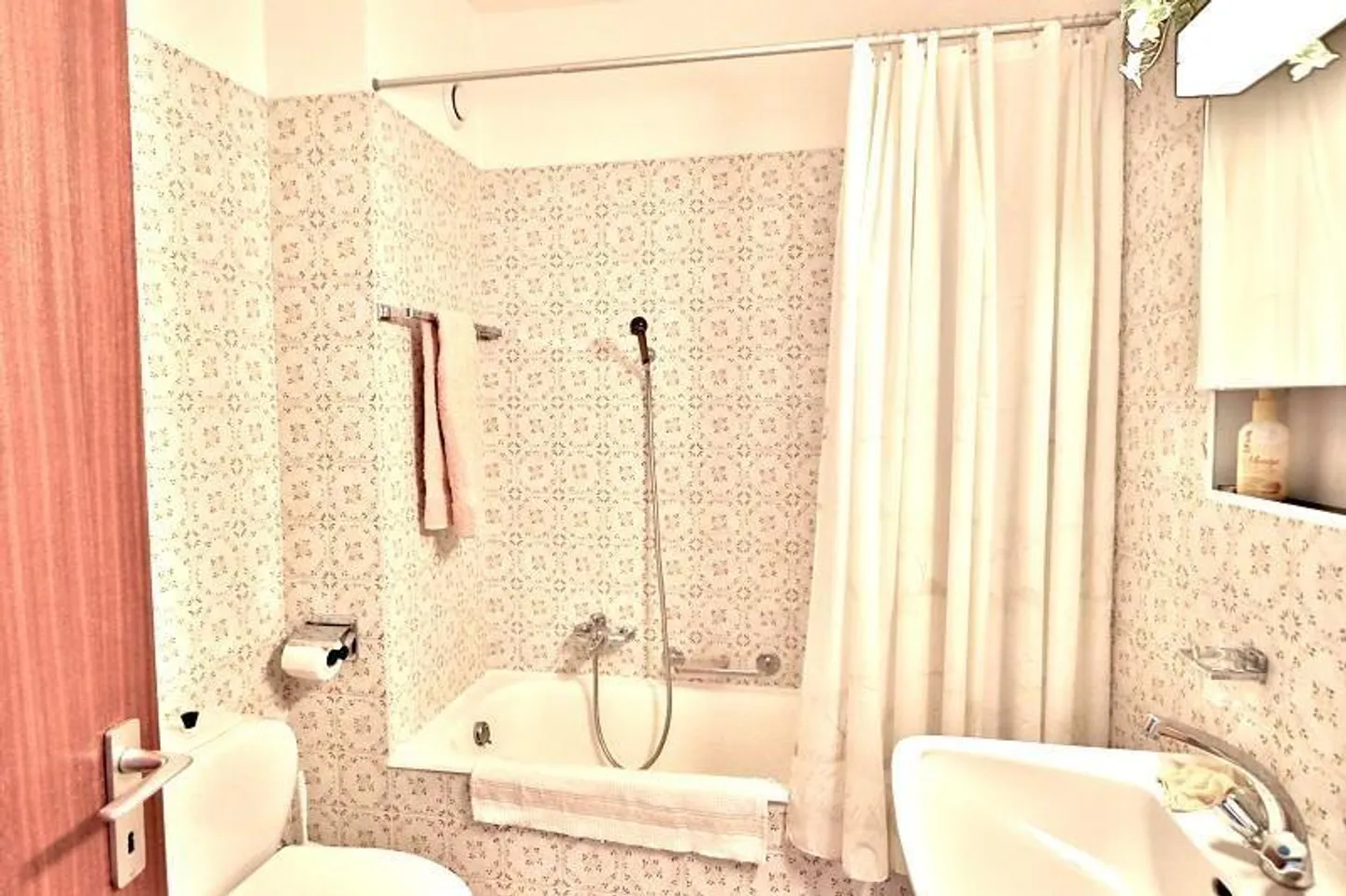 Appartamento 4 1/2 locali al 1° piano con piscina coperta in una posizione tranquilla e centrale - Foto 10 di 25