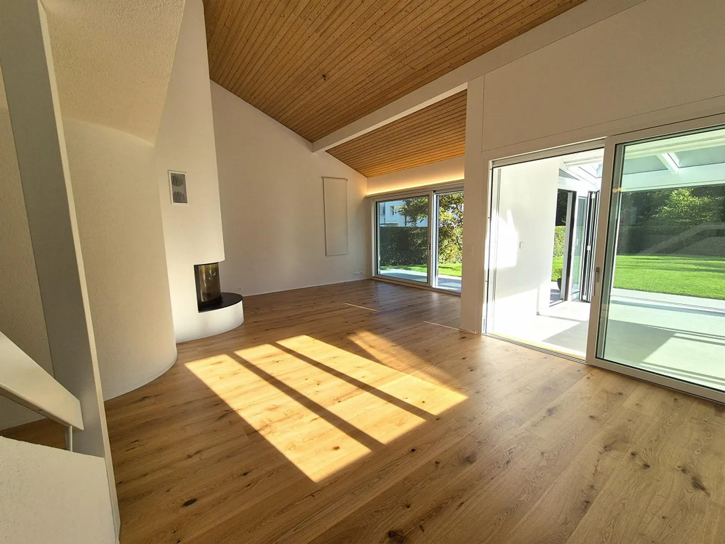 Appartement en duplex spacieux de 5,5 pièces (beaucoup d'espace extérieur/emplacement calme) - Photo 3 sur 21