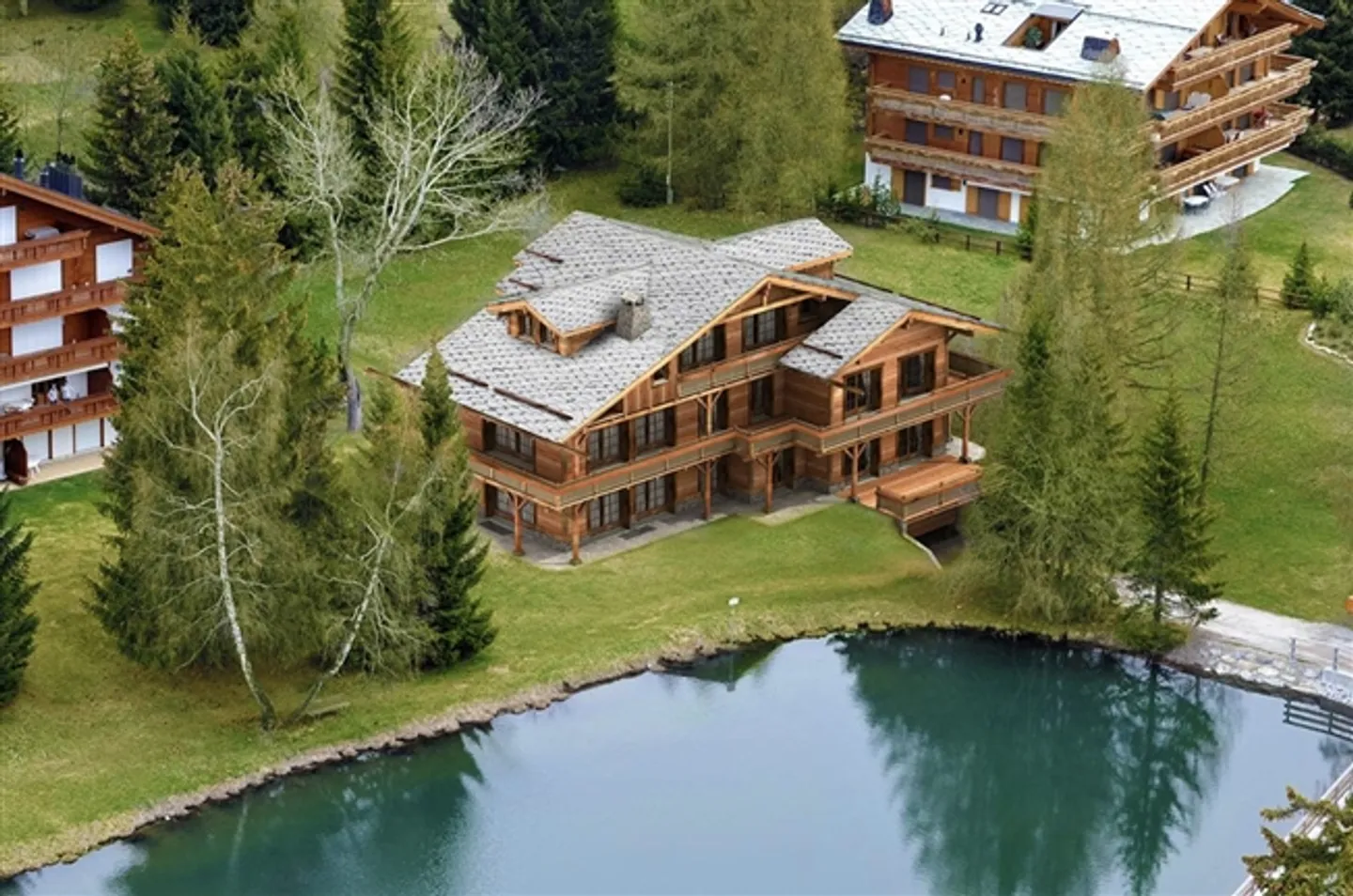 Maison jumelée de 5,5 pièces – Chalet Flora à Crans-Montana - Photo 1 sur 1