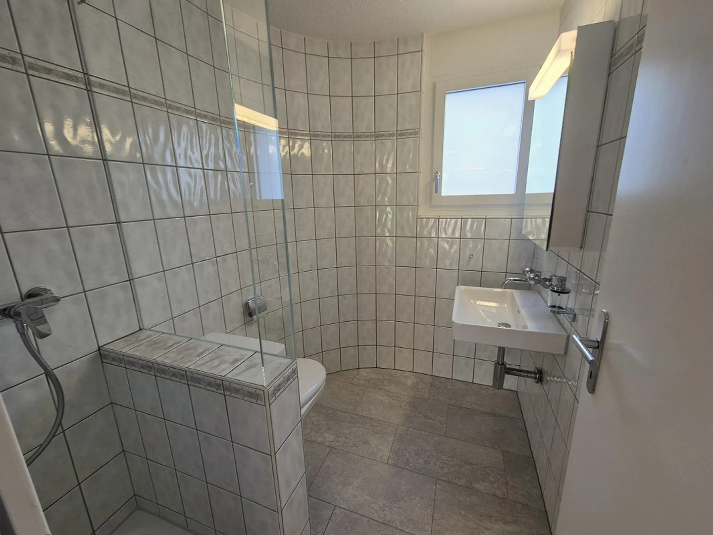 Appartement en duplex spacieux de 5,5 pièces (beaucoup d'espace extérieur/emplacement calme) - Photo 13 sur 21