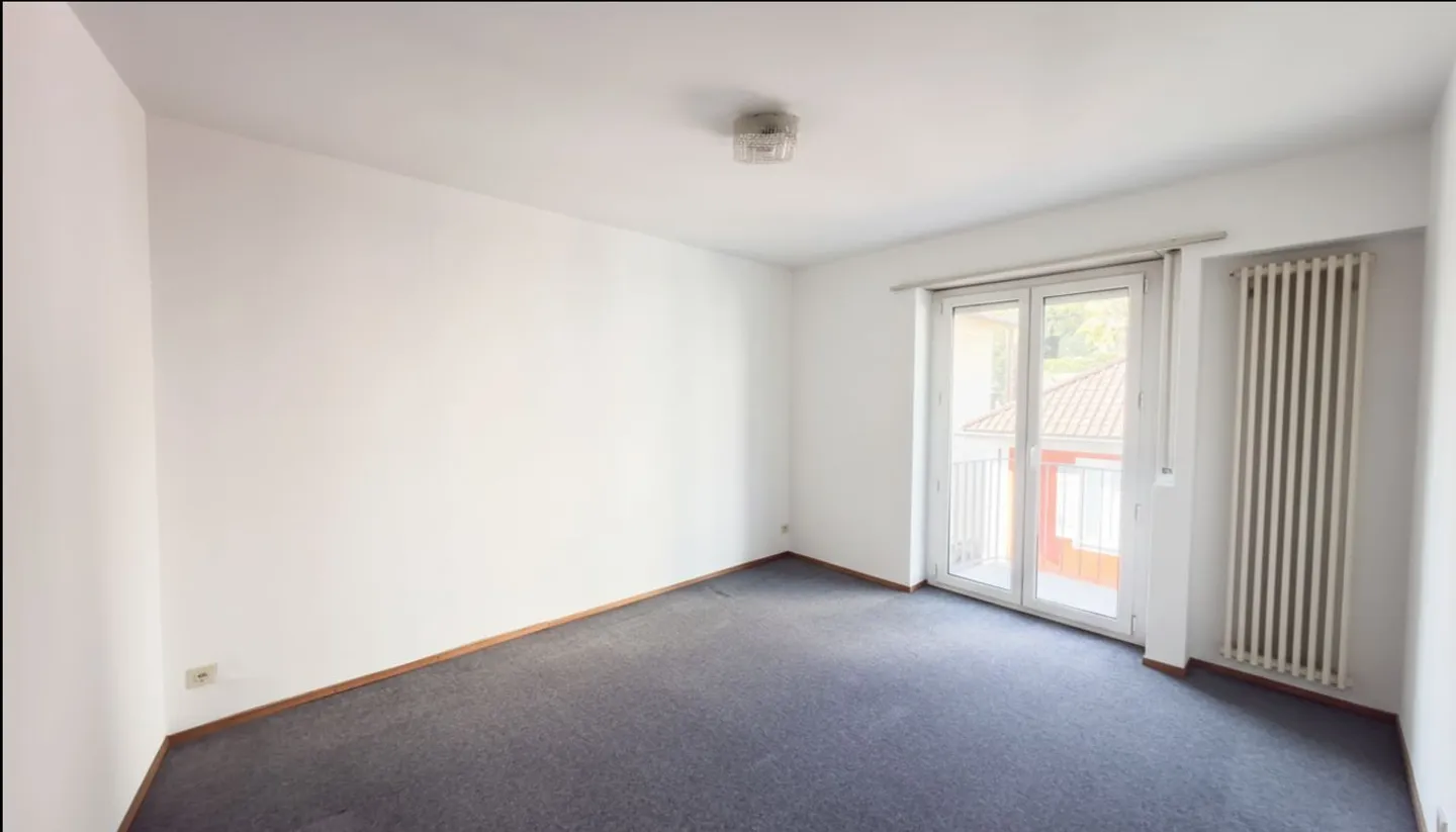 Appartamento molto luminoso di 4,5 locali con vista da sogno, ascensore e balcone. - Foto 4 di 7