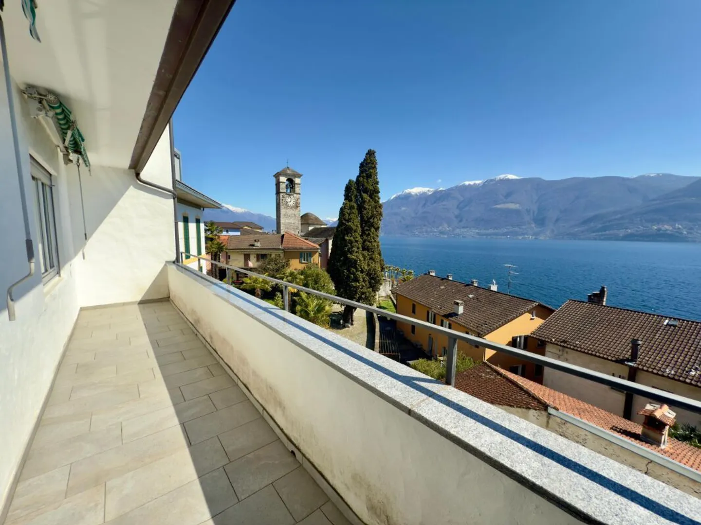 Appartamento molto luminoso di 4,5 locali con vista da sogno, ascensore e balcone. - Foto 7 di 7