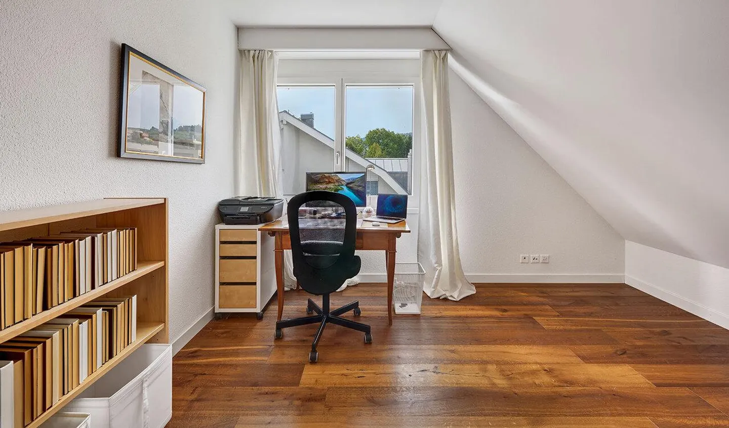 Stylish 4.5-room maisonette penthouse with a view of Pilatus - Photo 3 of 8