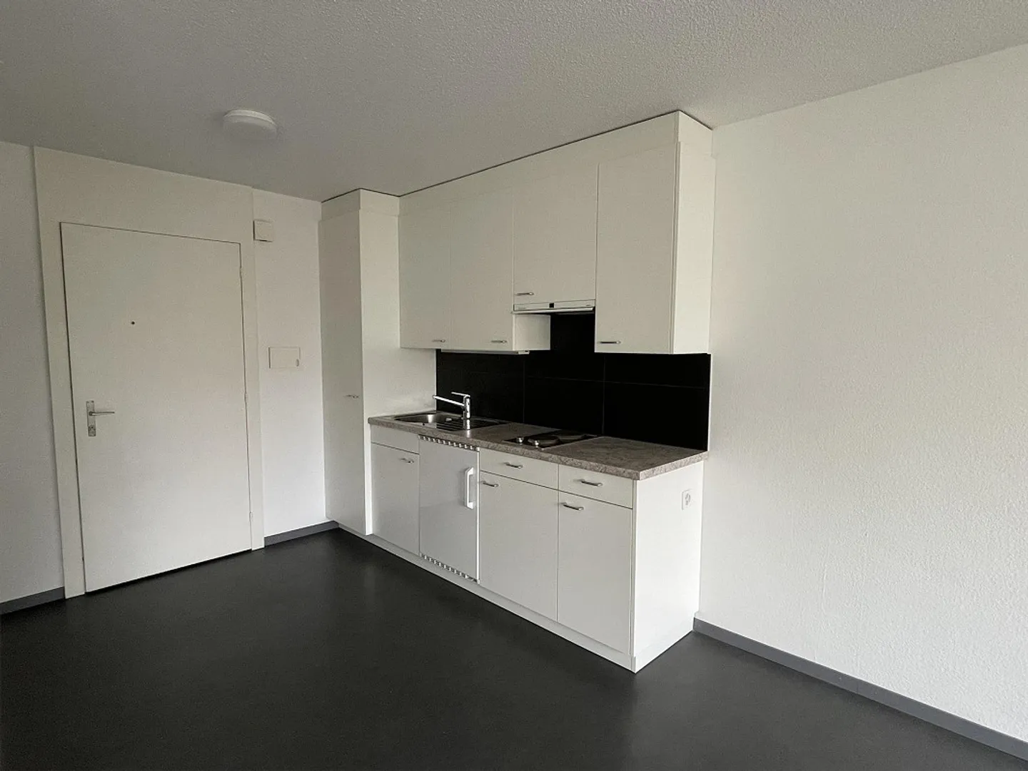 Spacious 1-room apartment in the heart of Emmenbrücke - Photo 2 of 6