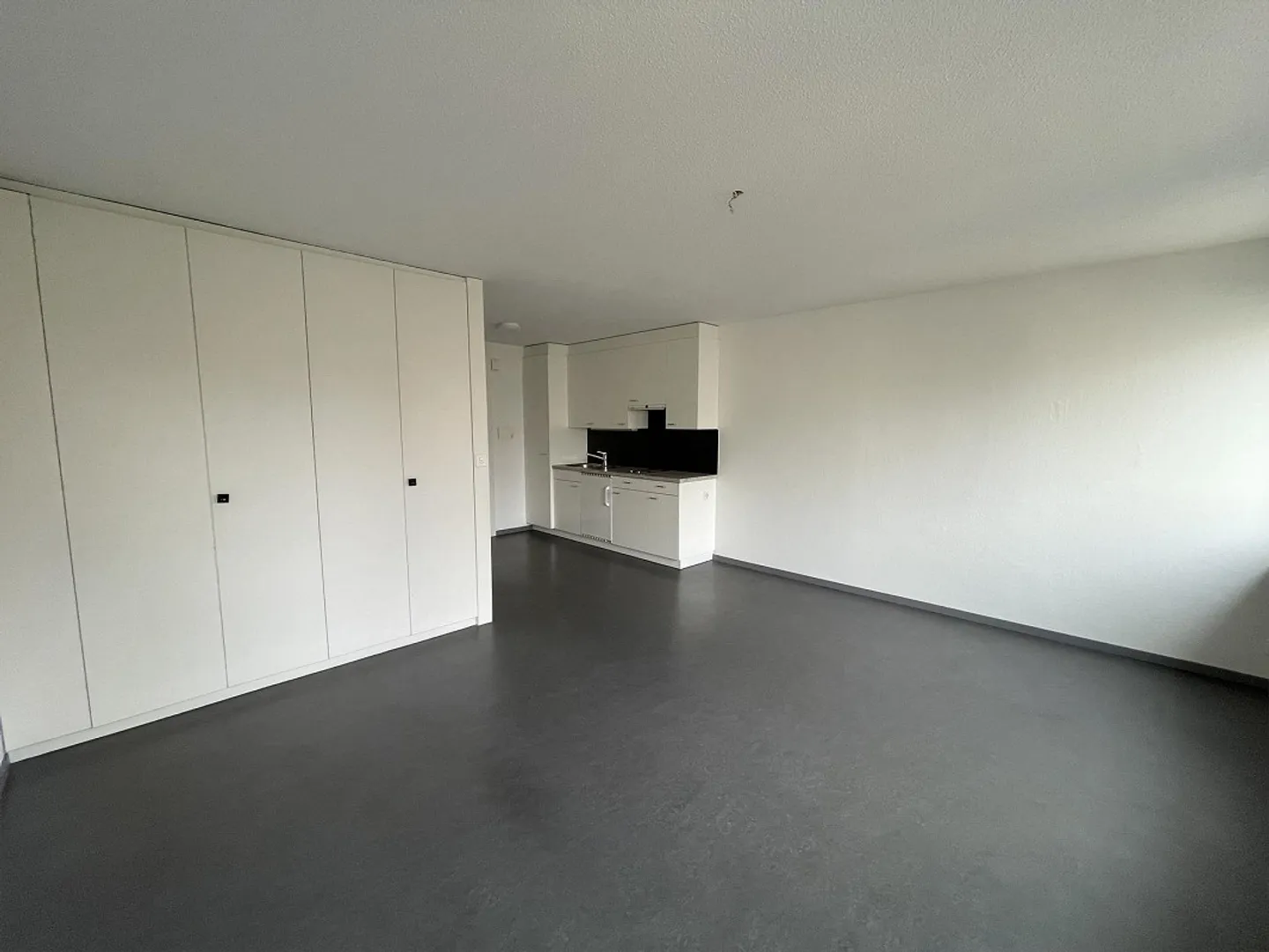 Spacious 1-room apartment in the heart of Emmenbrücke - Photo 3 of 6