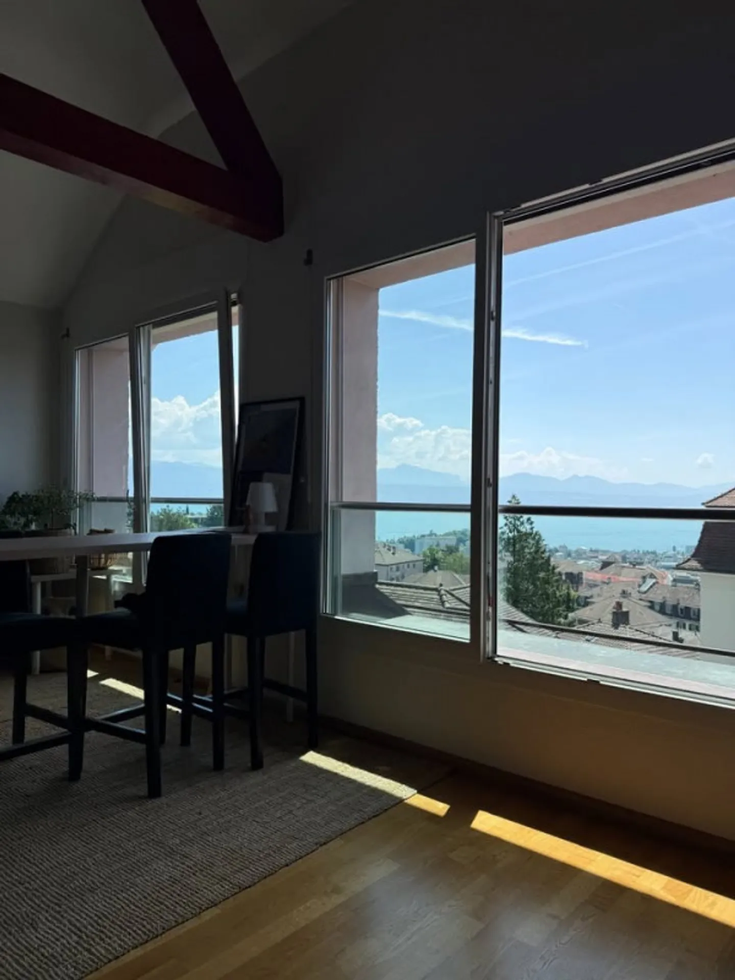 Loft Charmant avec Vue Lac - Photo 3 sur 11