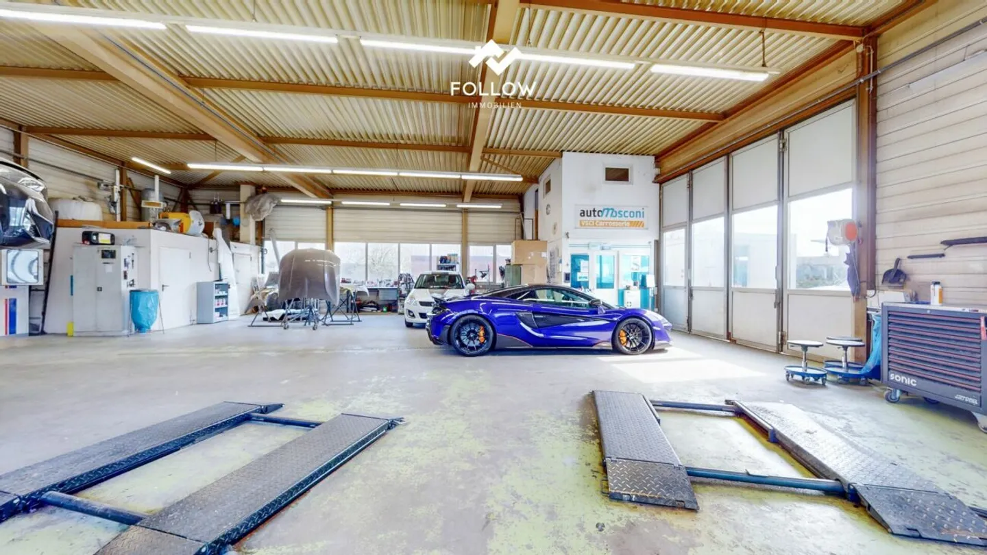 Proprietà commerciale spaziosa - Foto 8 di 16