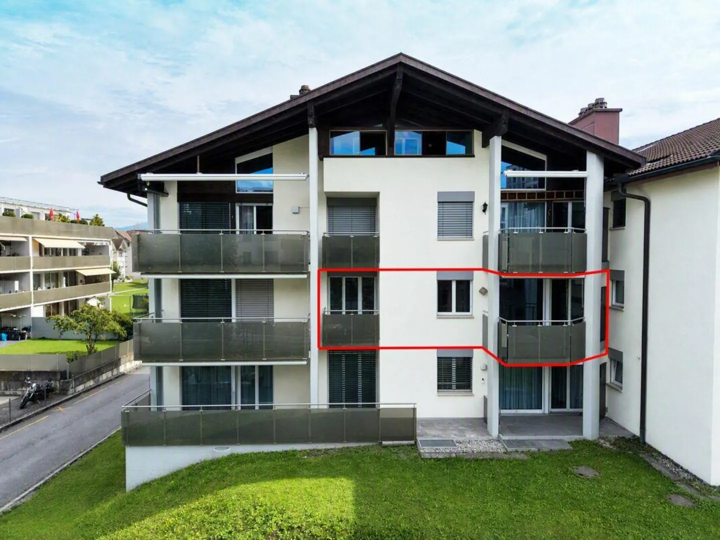 Modernized 3.5 Room Apartment in the Center of Widnau - Photo 2 of 12
