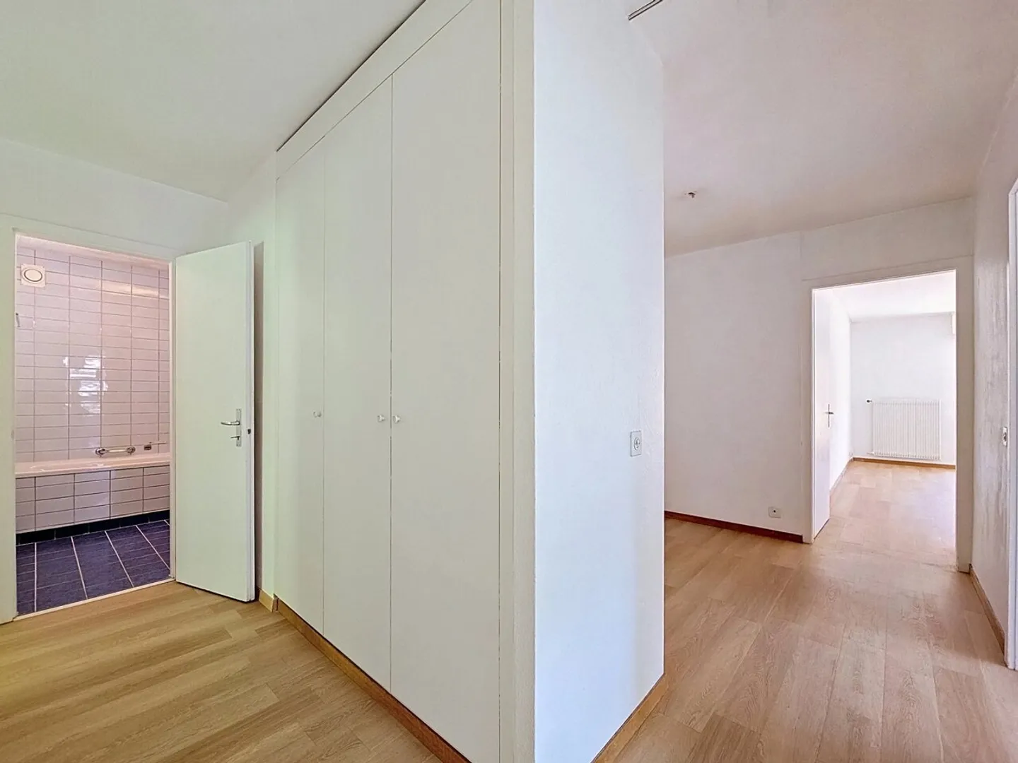 Appartement de 4 pièces à rénover proche du lac - Foto 5 di 13