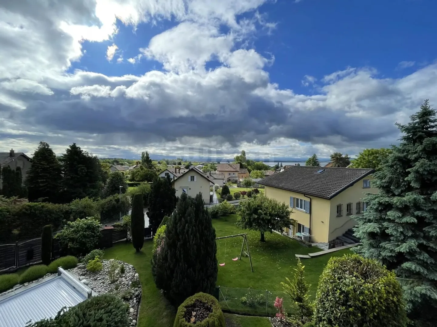 Semi-detached house with 7 rooms, garden, view of the Alps and the lake - Photo 5 of 8