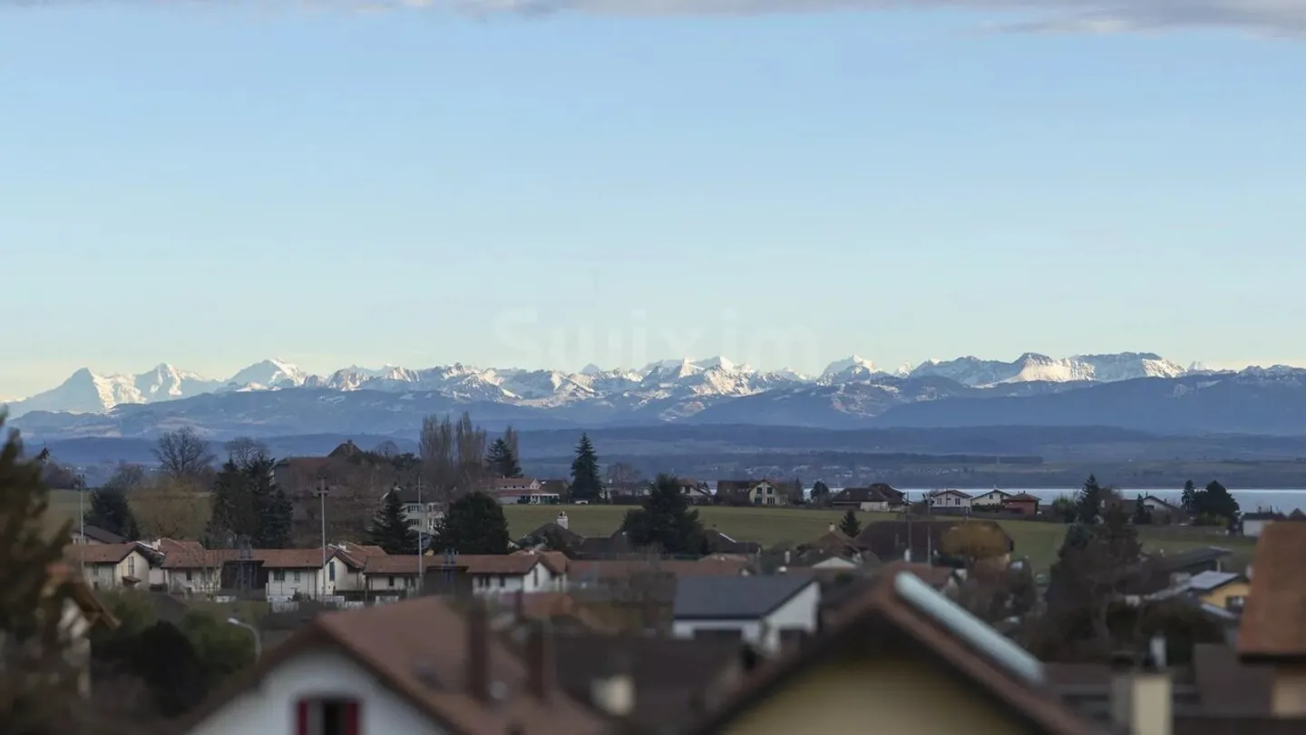 Semi-detached house with 7 rooms, garden, view of the Alps and the lake - Photo 8 of 8