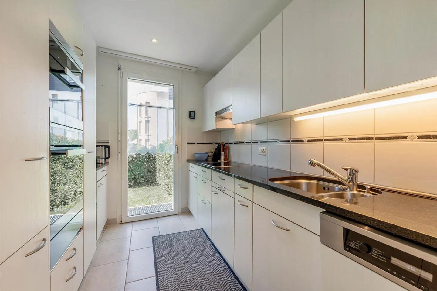 4.5-Room Garden Apartment with Plenty of Surroundings - Photo 7 of 11