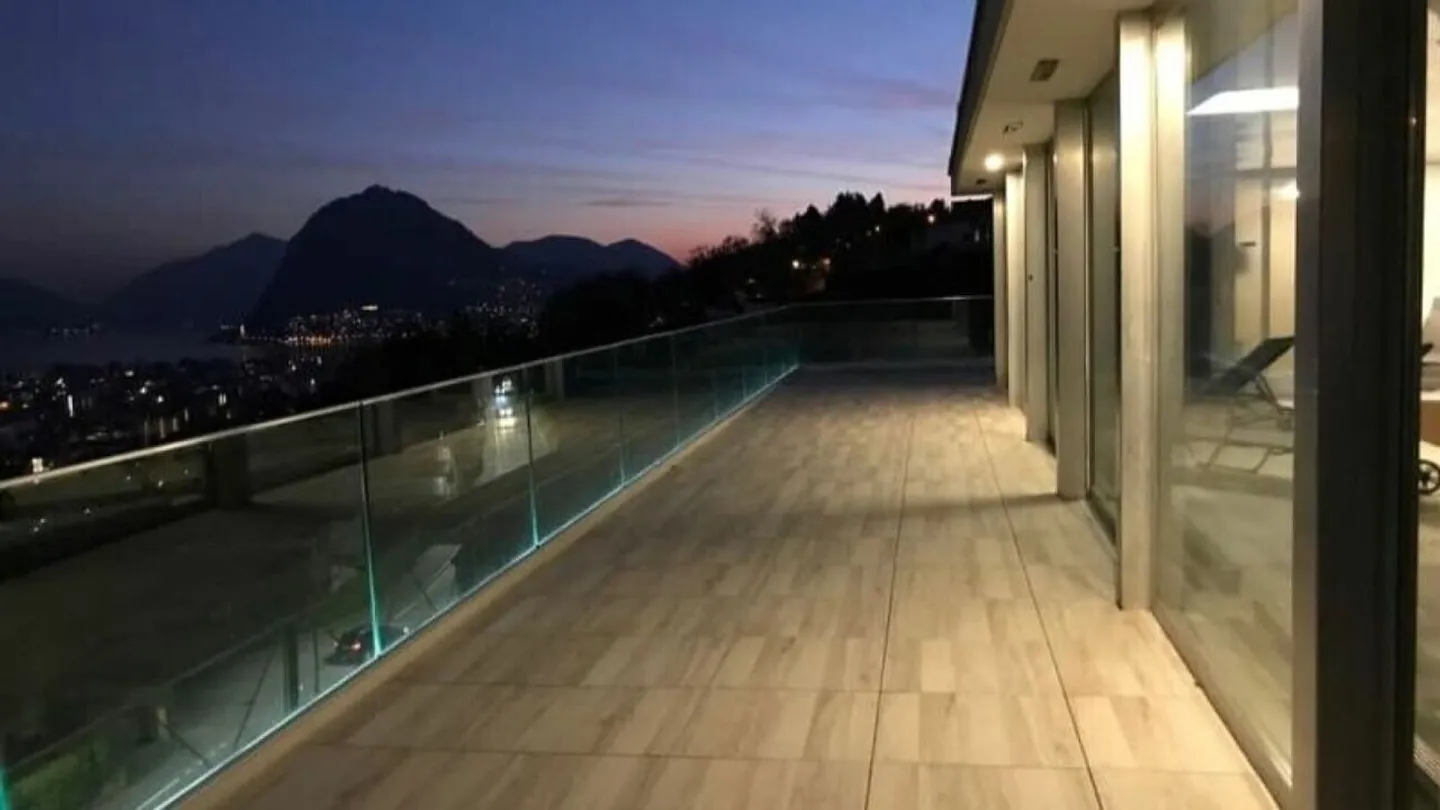Spazi generosi e vista Lago: Comfort e prestigio in ogni dettaglio - Foto 17 di 18