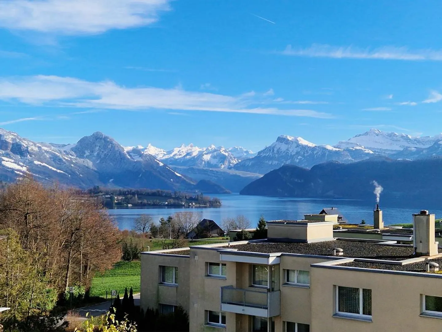 Appartamento 4.5 stanze con vista sulle montagne e sul lago - Foto 1 di 12