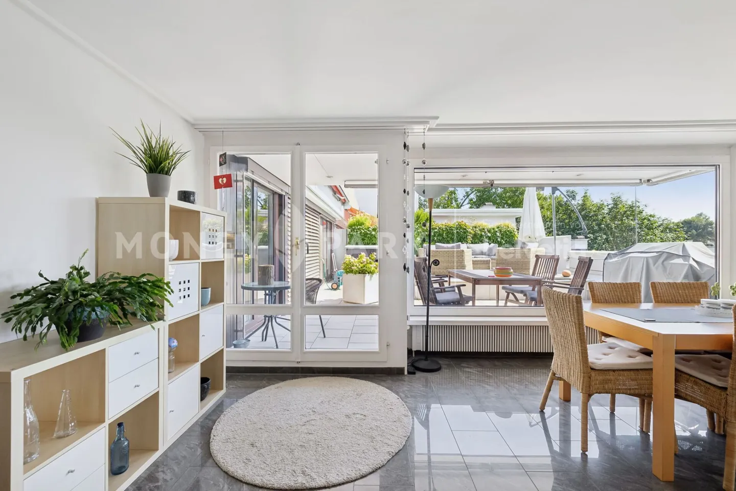 Exclusive 4.5-room terrace apartment with pool - Photo 6 of 15