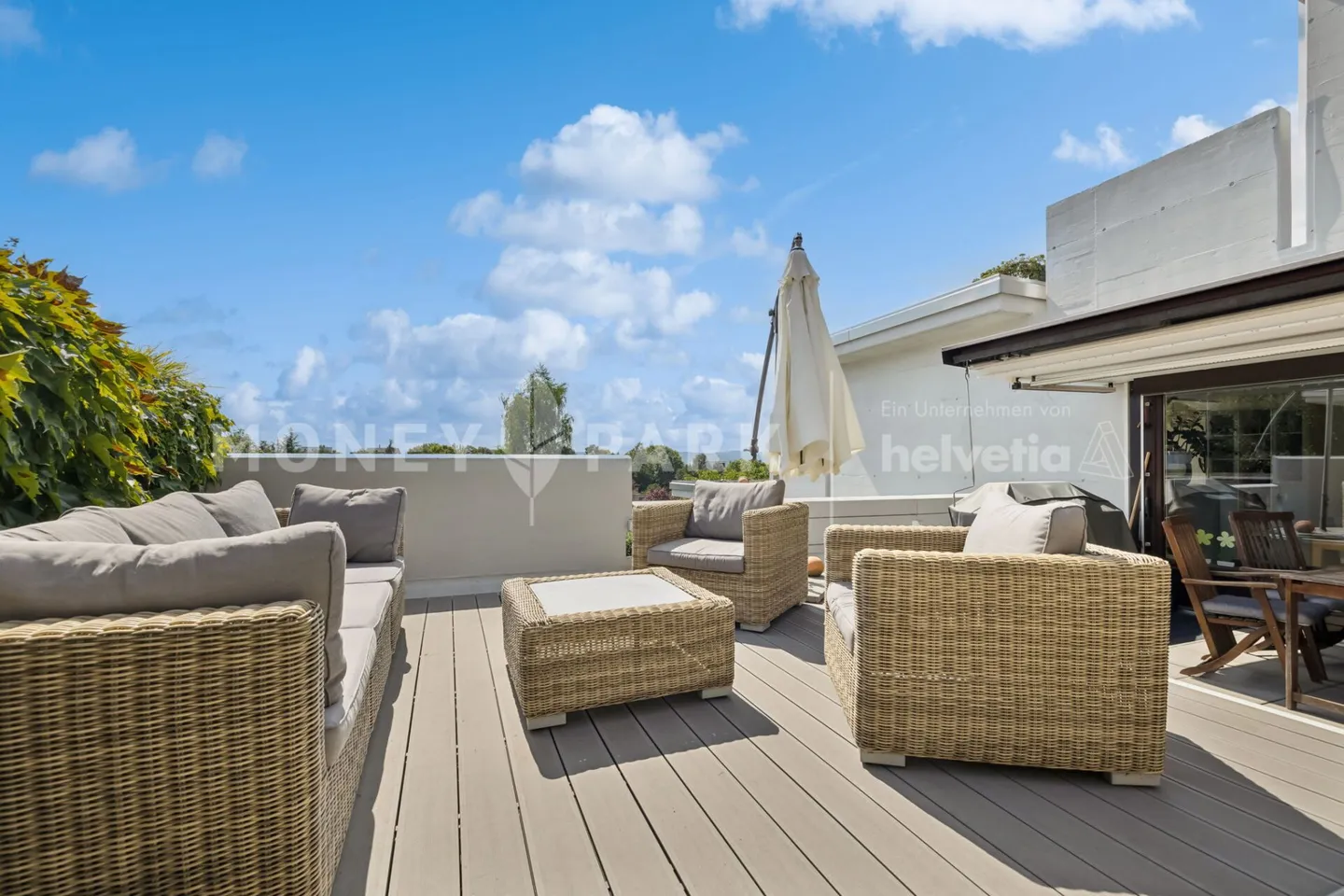 Exclusive 4.5-room terrace apartment with pool - Photo 2 of 15