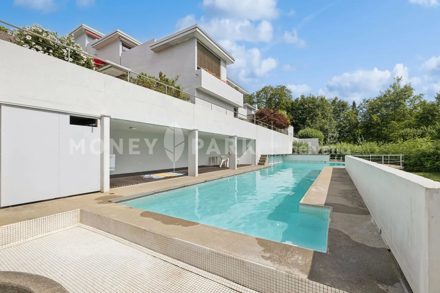 Exclusive 4.5-room terrace apartment with pool - Photo 1 of 15