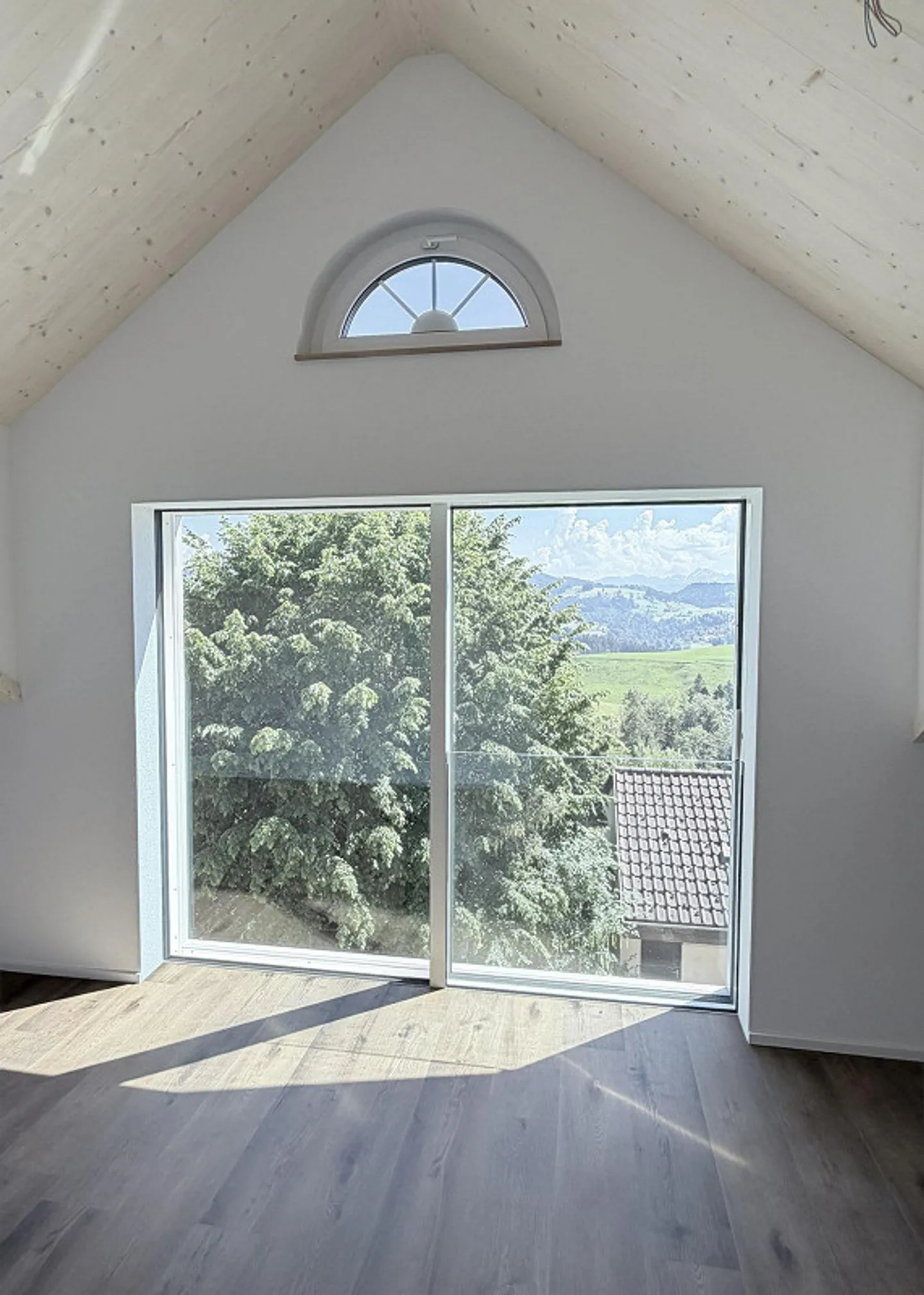 Appartement neuf de 2,5 pièces avec ascenseur - Photo 1 sur 10