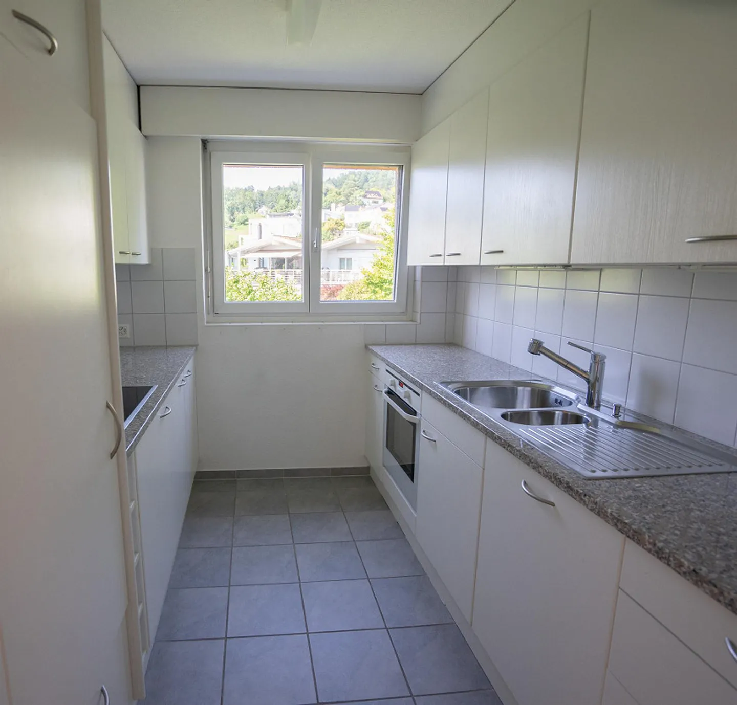 Appartamento soleggiato in una posizione tranquilla con vista panoramica - Foto 6 di 11