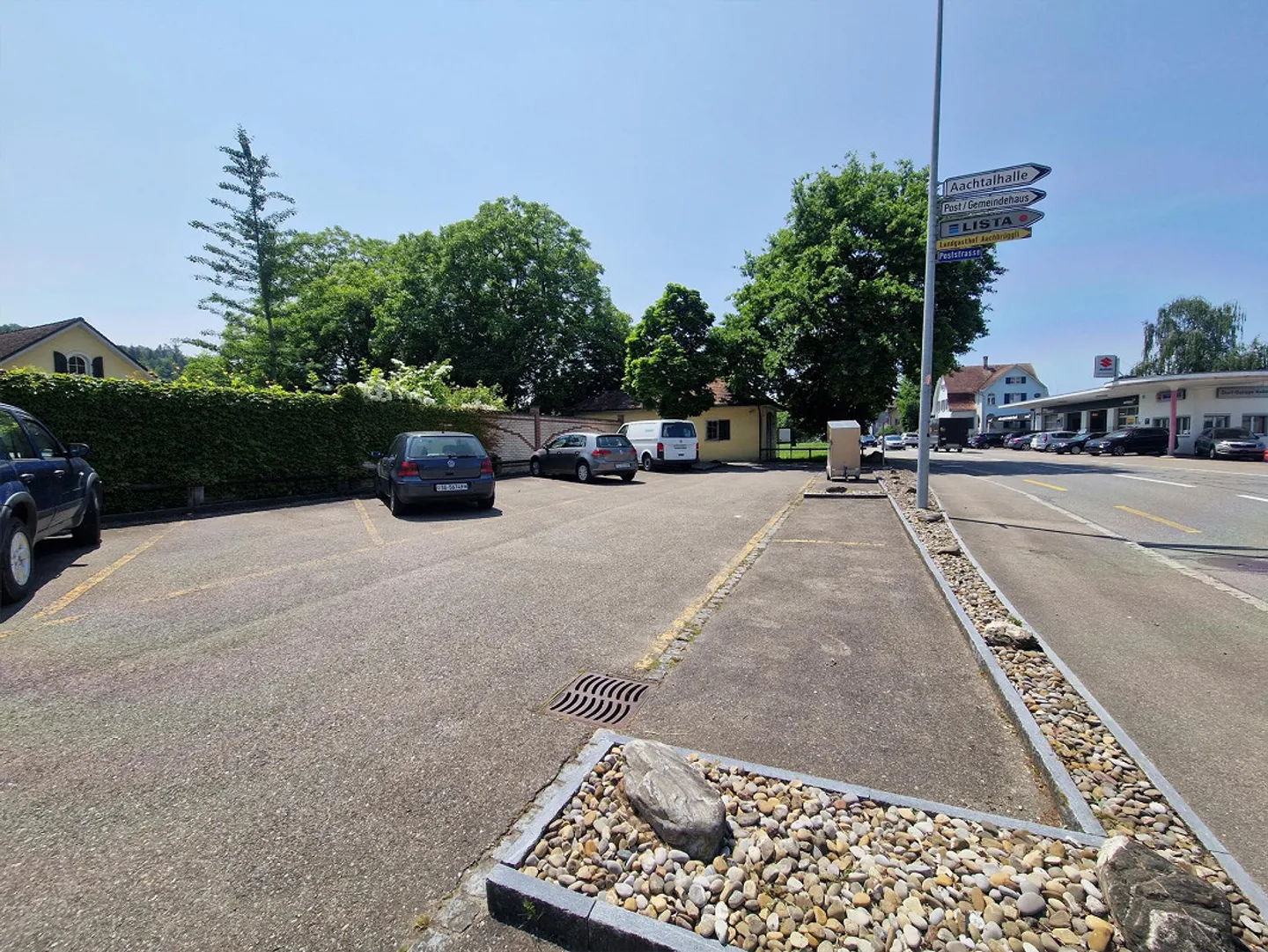 Parking spaces for rent in a prime location - also suitable for trailers - Photo 3 of 4