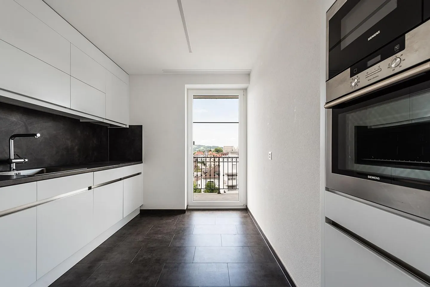 Cozy 4-room apartment in the attic with a view over St. Gallen! - Photo 2 of 6