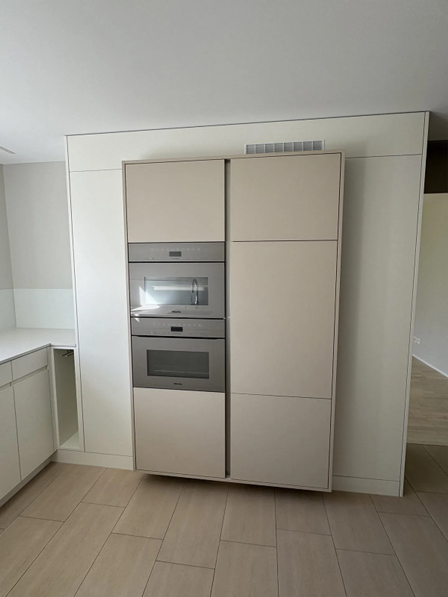 Moderno appartamento di 2,5 stanze con terrazza e giardino a Appenzell - Foto 3 di 8