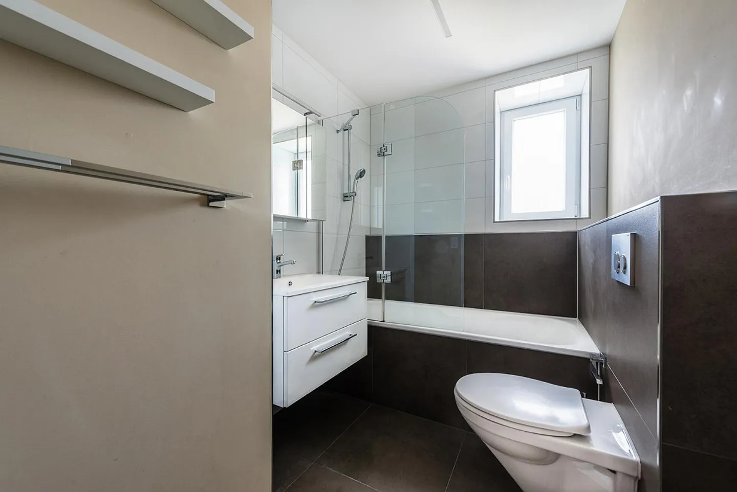 Cozy 4-room apartment in the attic with a view over St. Gallen! - Photo 3 of 6