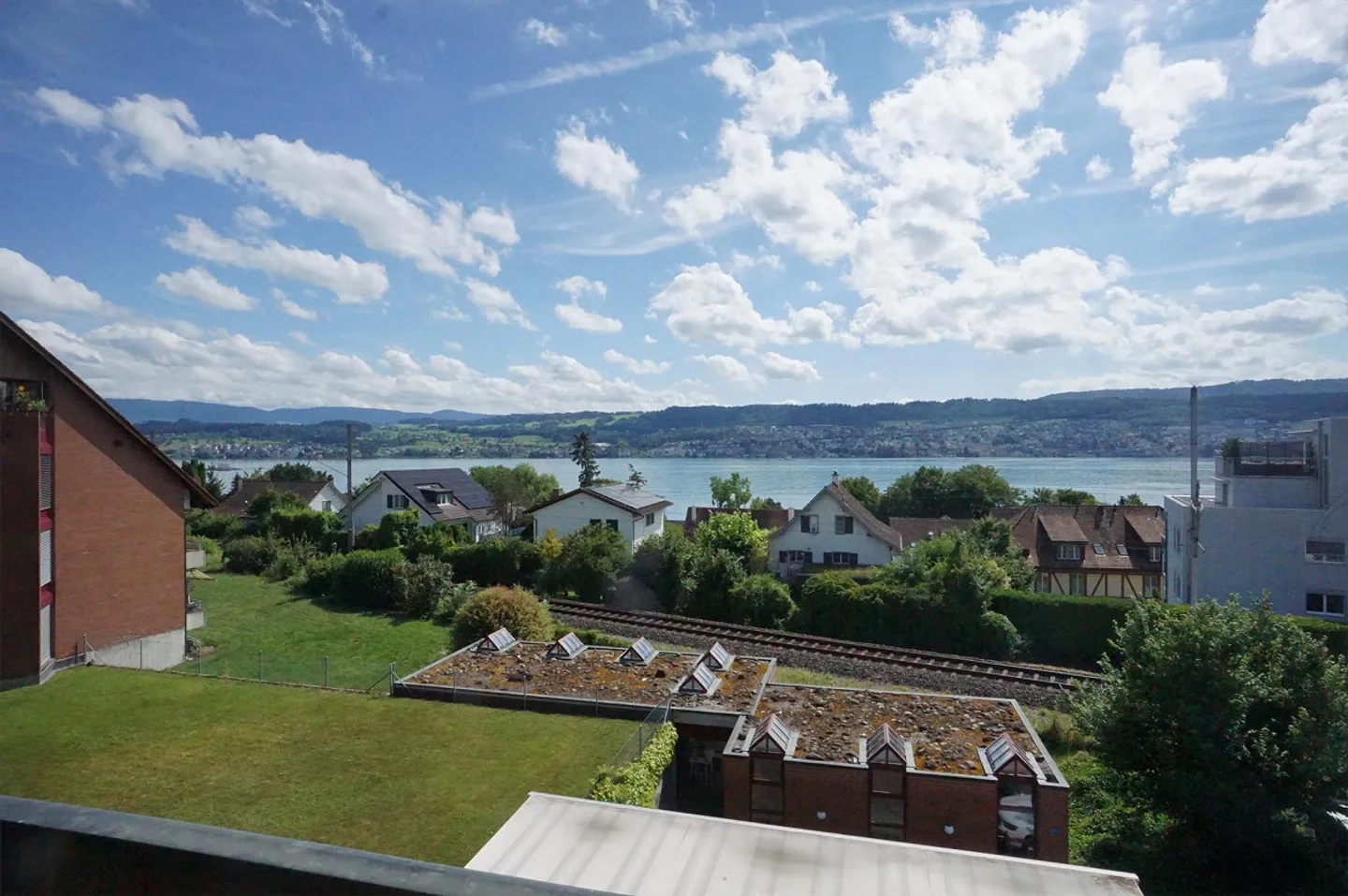 Appartement en duplex de 3,5 pièces avec vue exceptionnelle sur le lac - Photo 1 sur 14