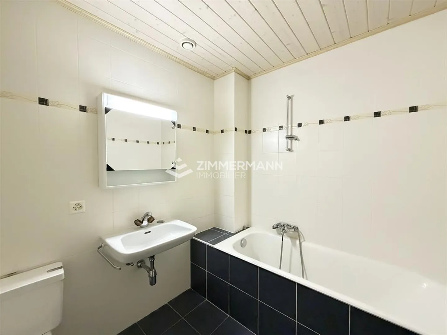 House in the Village, 5.5, 147 - Photo 4 of 12