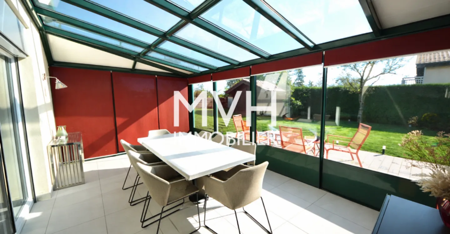 Maison Mitoyenne Spacieuse - Photo 1 sur 11