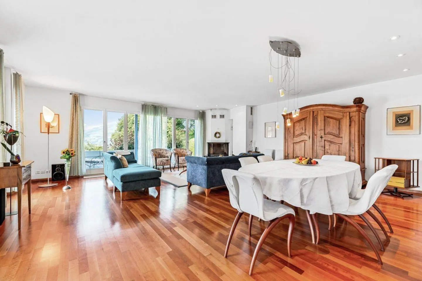 Casa unifamiliare con grande appartamento - Foto 4 di 11
