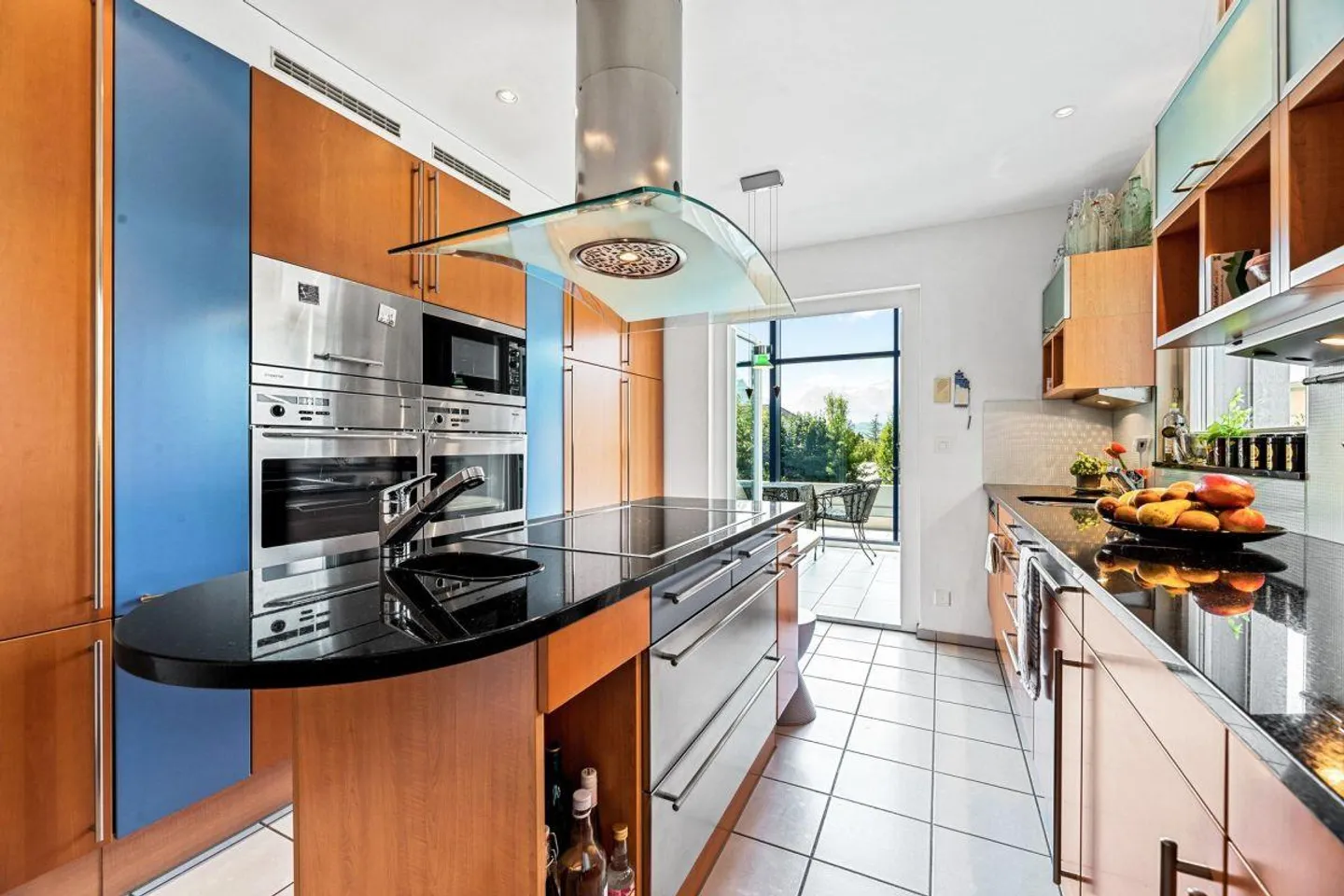 Casa unifamiliare con grande appartamento - Foto 5 di 11