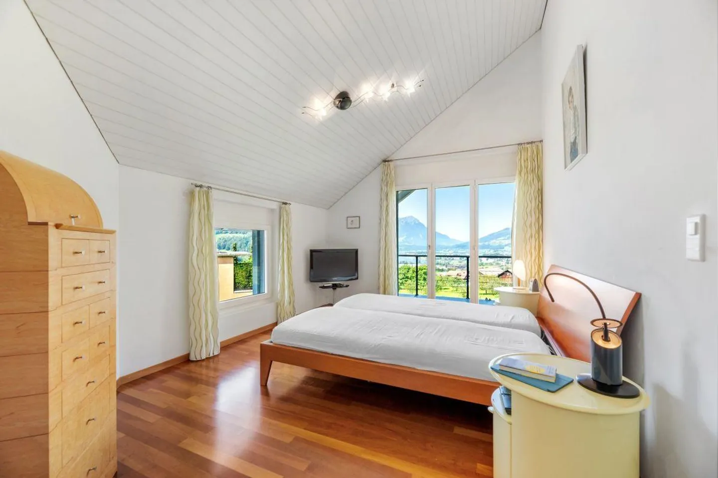 Casa unifamiliare con grande appartamento - Foto 7 di 11