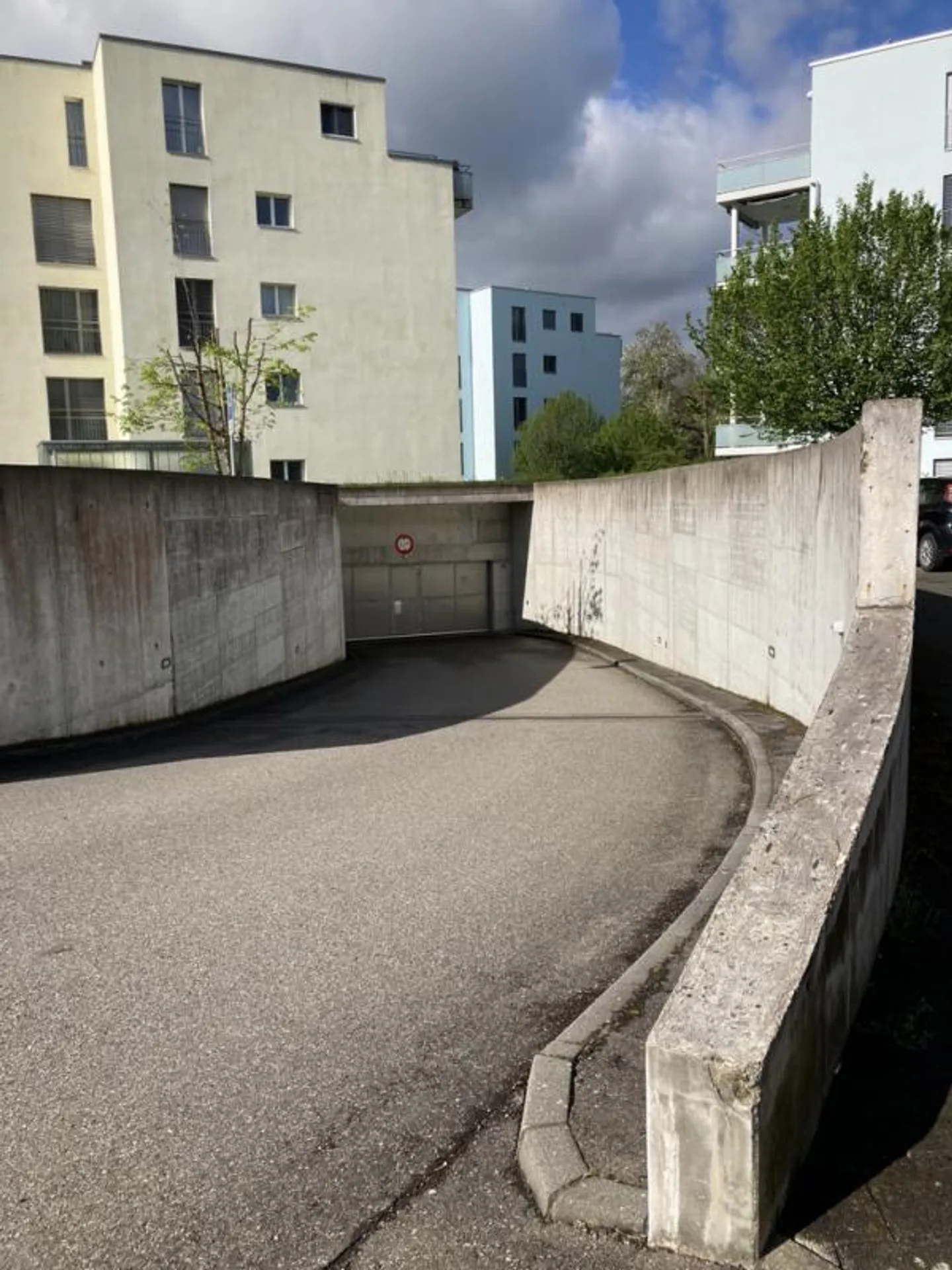 Sichere Parkmöglichkeit in Schöftland - Foto 2 von 3