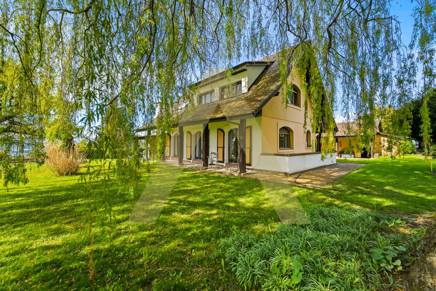 Chalet charmant avec vue sur le Jura - Photo 2 sur 4