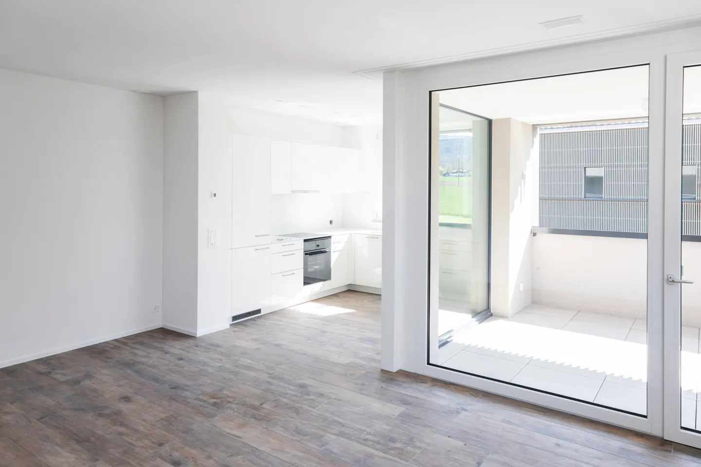Beautiful modern apartment - Photo 2 of 6
