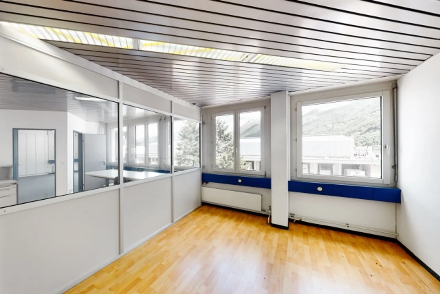 Office space for rent - Photo 2 of 11