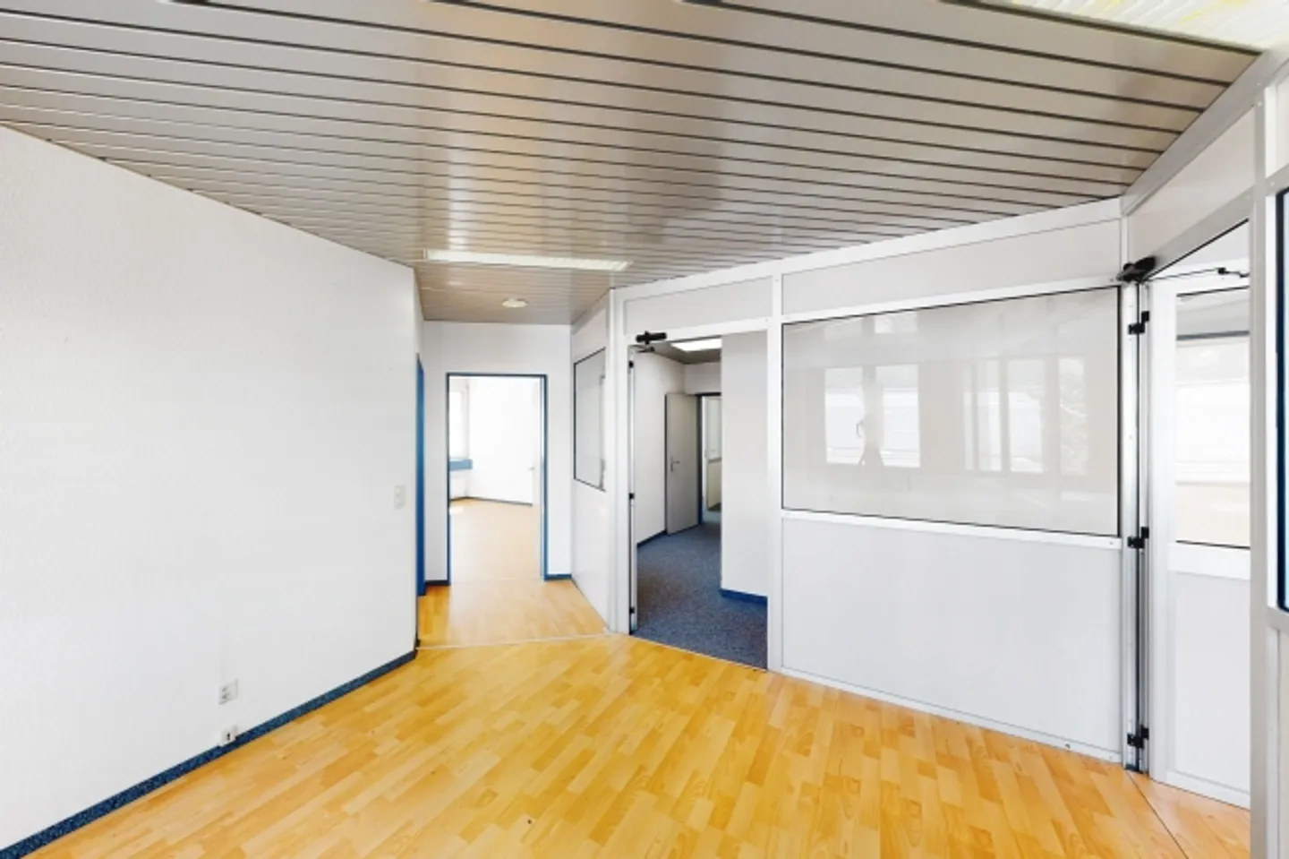 Office space for rent - Photo 3 of 11