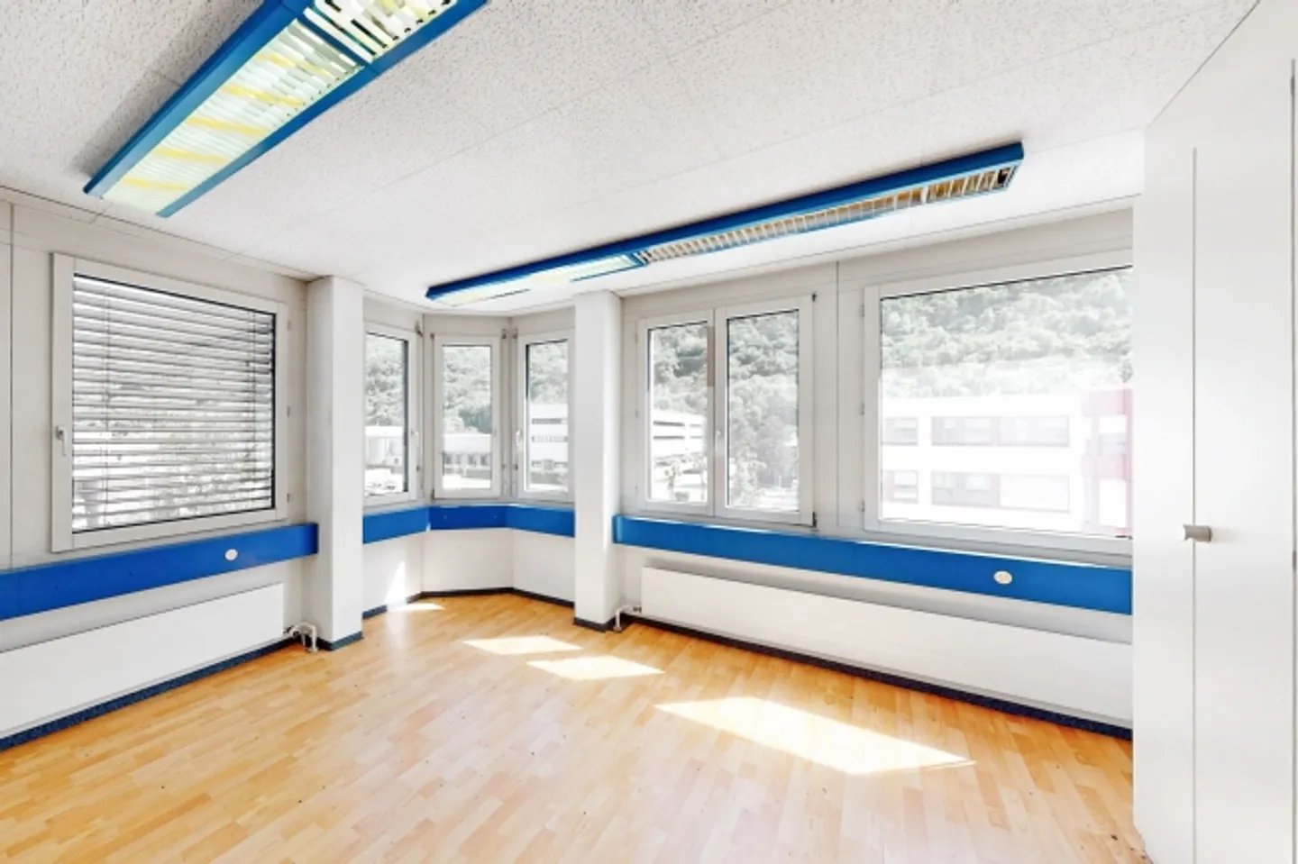 Office space for rent - Photo 4 of 11