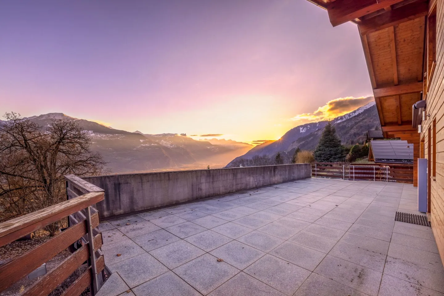 Magnificent quiet chalet with a spectacular view - Photo 1 of 27