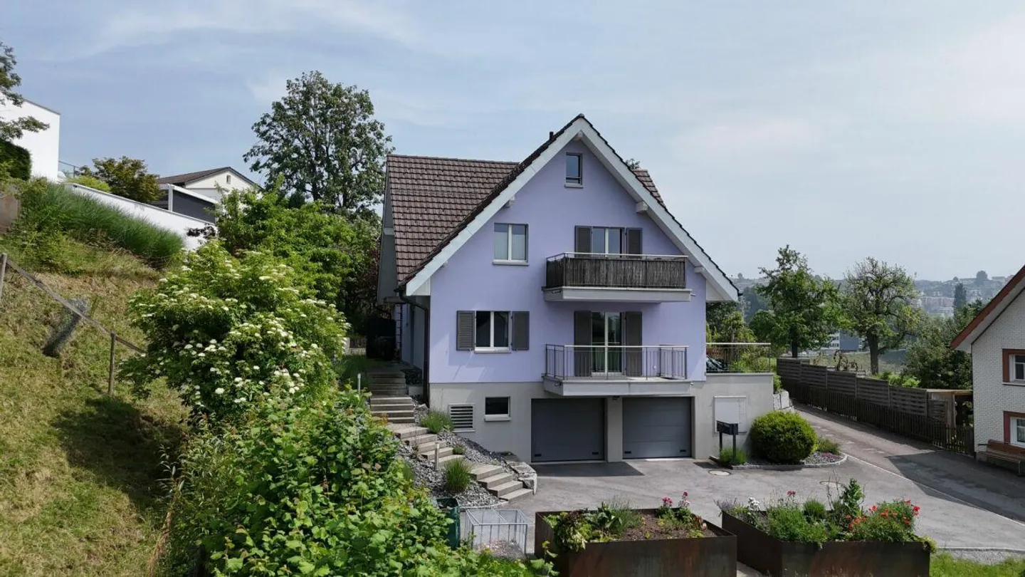 Charmantes Zweifamilienhaus mit fantastischer Aussicht - Foto 2 von 18