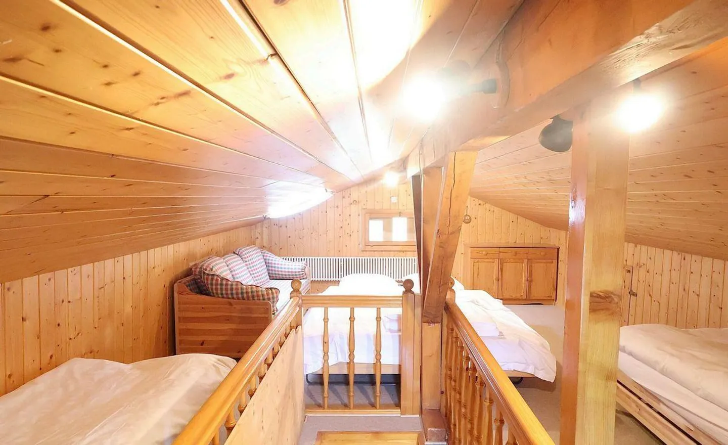 Charming Chalet in a Peaceful Mountain Haven - Photo 5 of 9