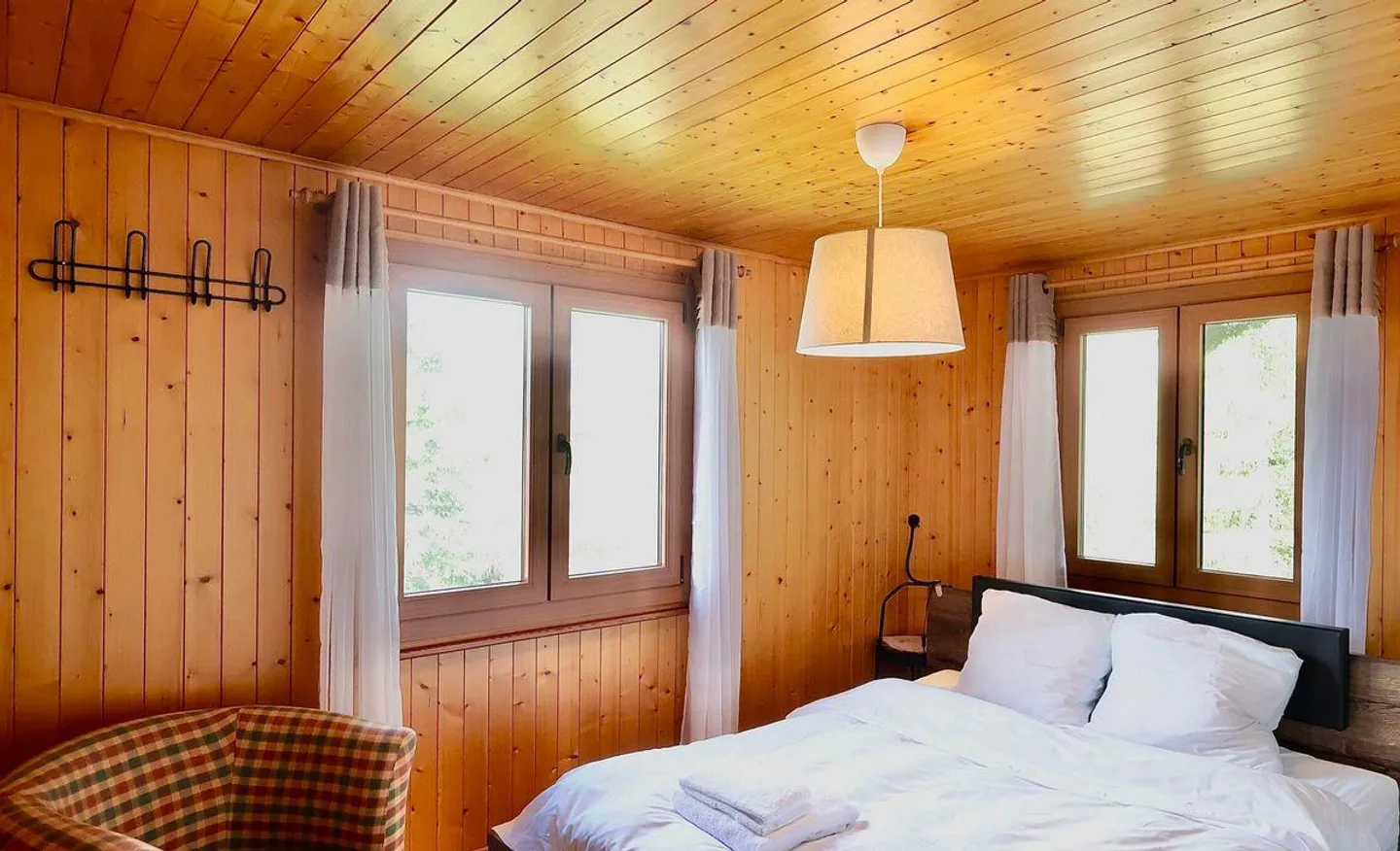 Charming Chalet in a Peaceful Mountain Haven - Photo 8 of 9