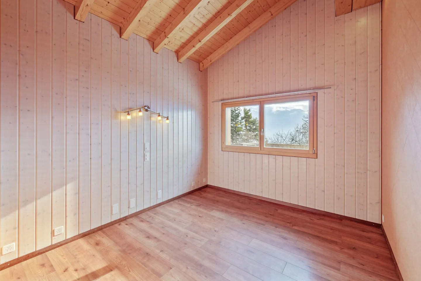 Magnificent quiet chalet with a spectacular view - Photo 10 of 27