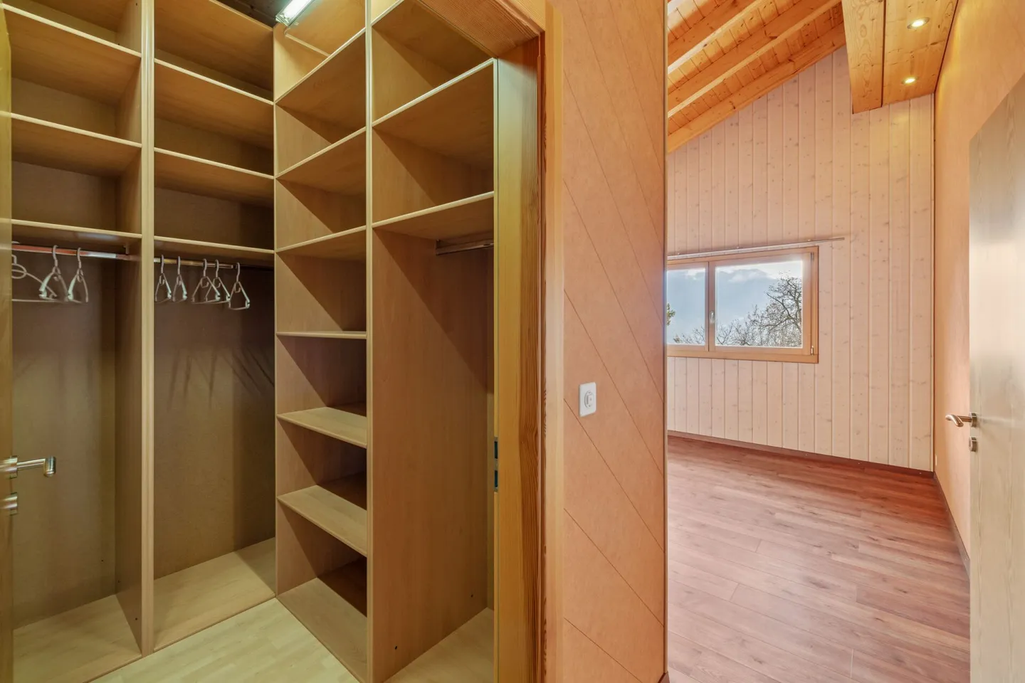 Magnificent quiet chalet with a spectacular view - Photo 13 of 27