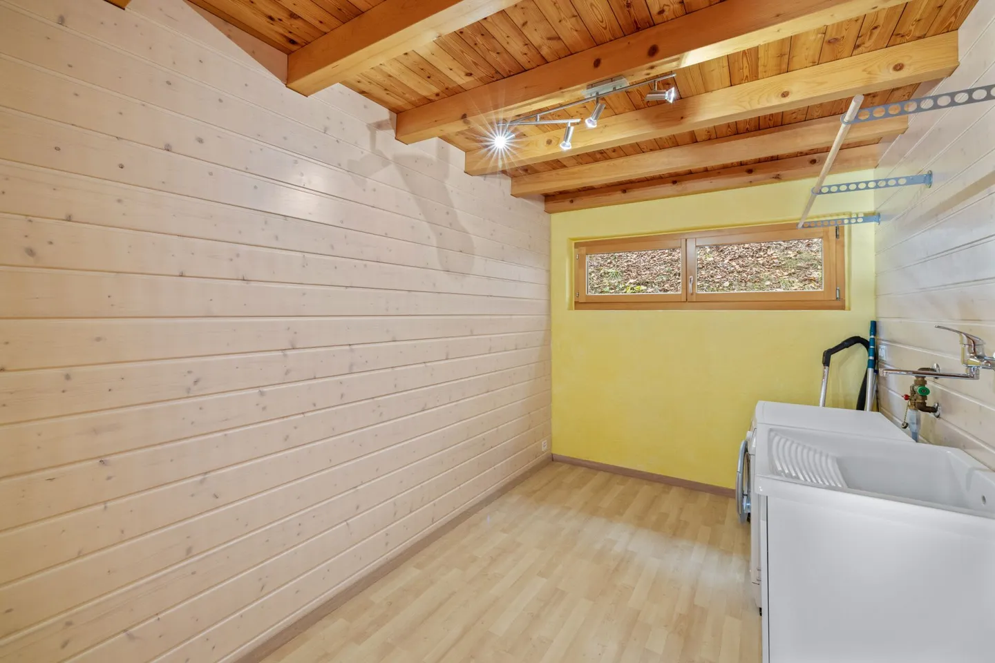 Magnificent quiet chalet with a spectacular view - Photo 14 of 27