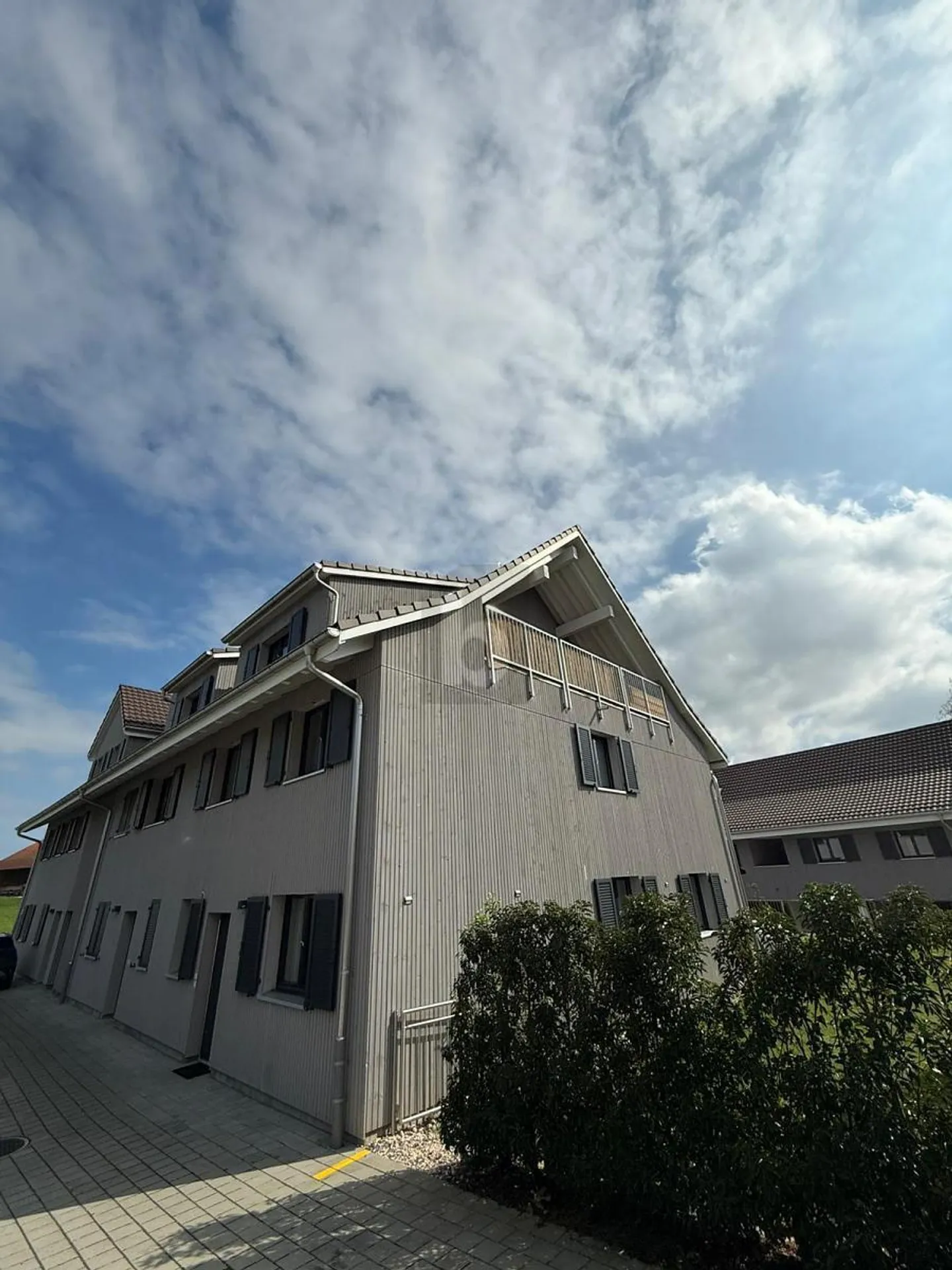 CONFORT MODERNE DANS UN ENVIRONNEMENT VERT - Photo 1 sur 6