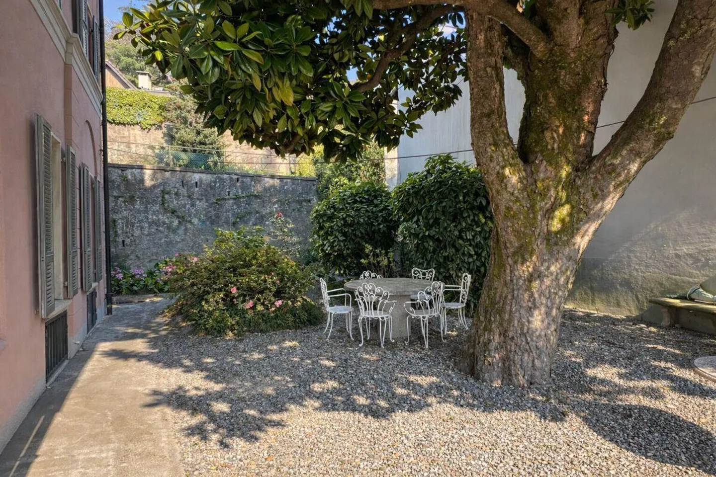 Villa historique élégante avec jardin et terrasses au cœur de Balerna - Photo 6 sur 30